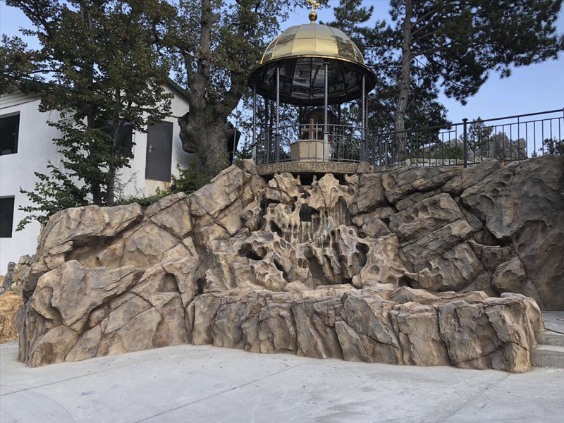 The waterfall in the сhurch of the Archangel Michael 01